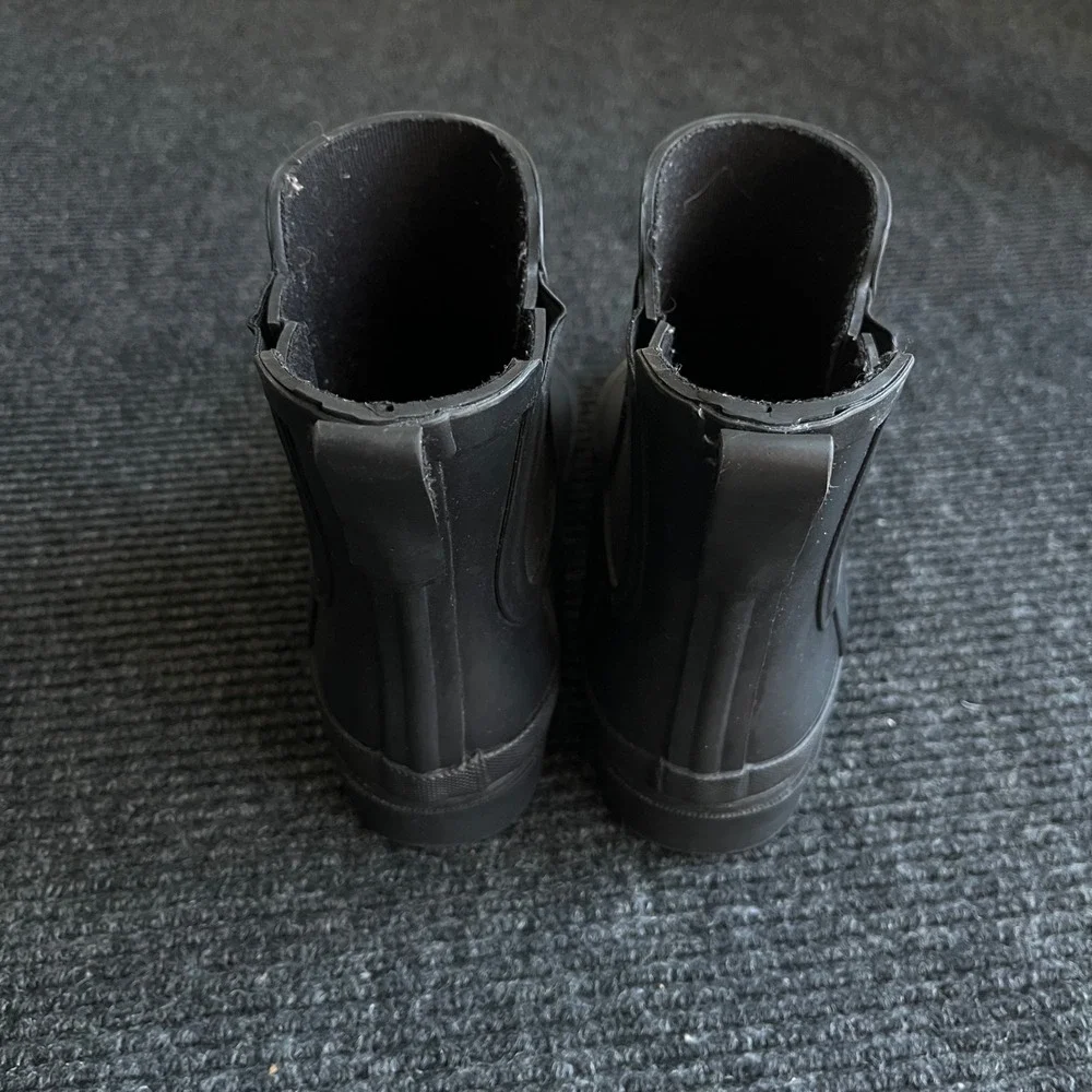 J.Crew Matte Black Rubber Chelsea Rain Boots Womens Size 8 Lug Sole Ankle Boot